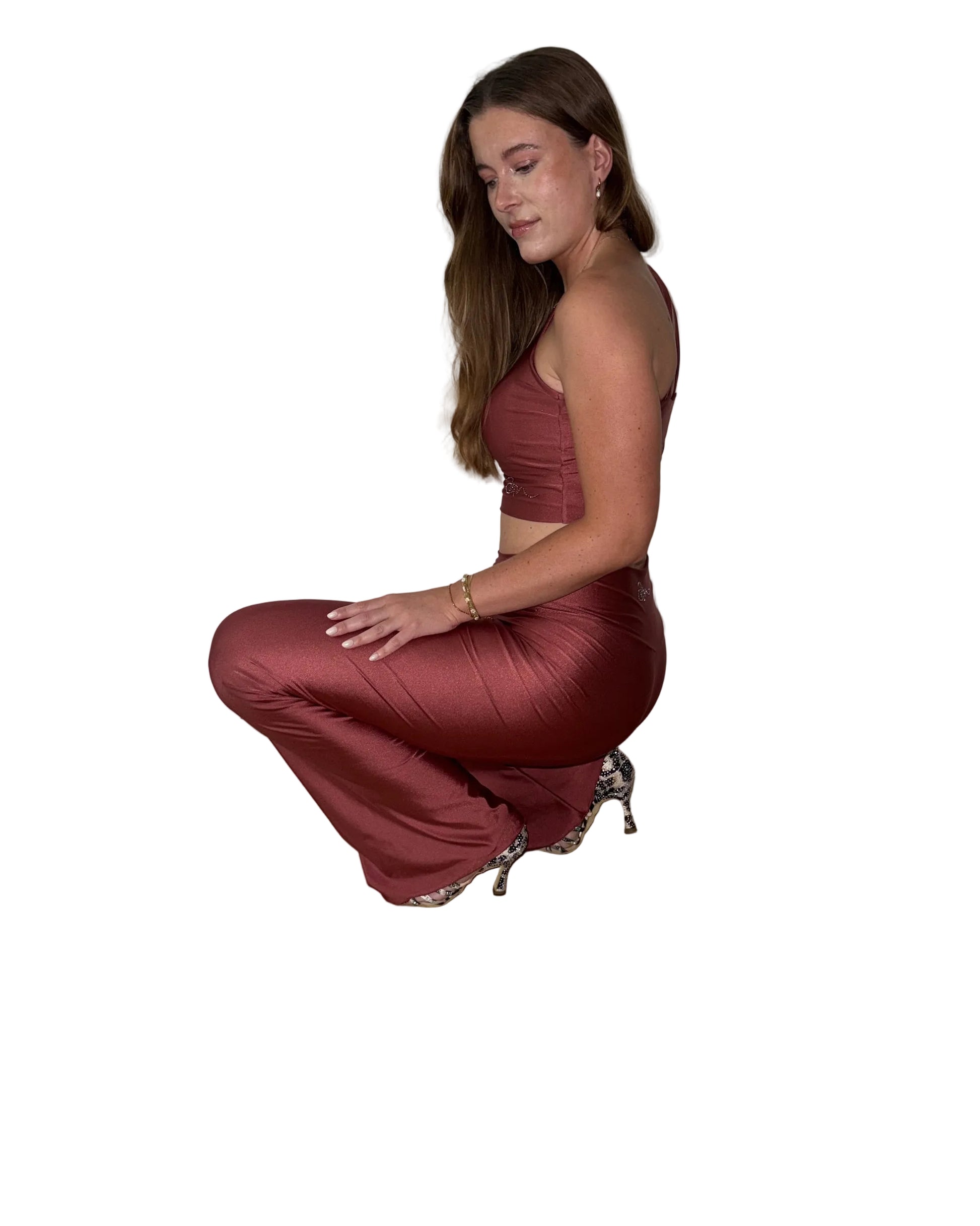 	Full-length view of Ama & Move outfit, Adjustable Top Mara and Flared Pants Alba in Ruby