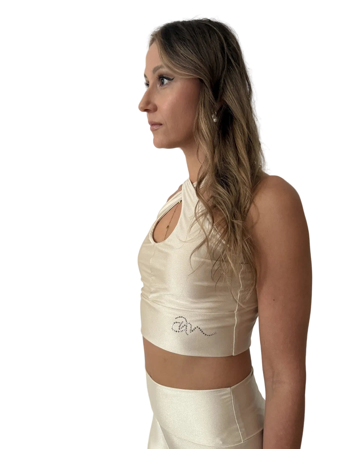 Adjustable Top Mara in Creme, side profile – flexible Bachata dance top by Ama & Move