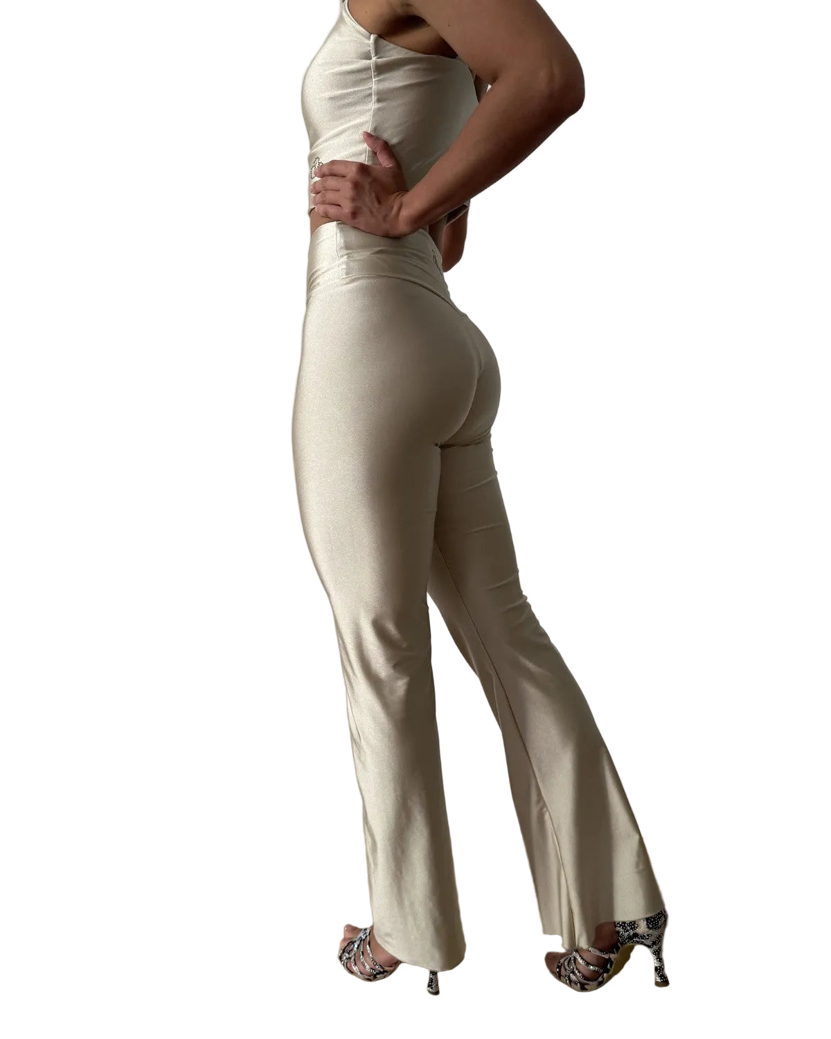 Flared Pants Alba in Creme, side-back view – Bachata dance pants by Ama & Move
